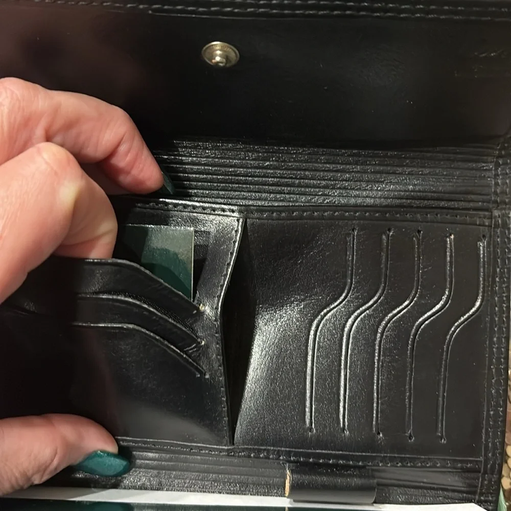 CAMELI Collection women’s genuine leather black wallet VTG check book NIB